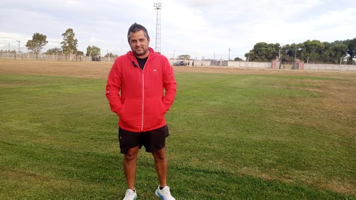 Guillermo Orsili en cancha de Independencia